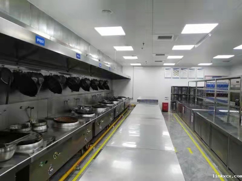 成都ac米兰的体育
