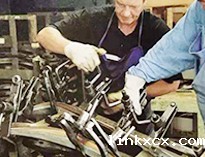 成都商用厨房设备生产厂家告诉你不锈钢厨具的施压工艺