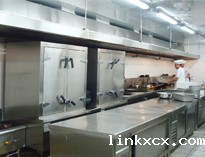 大型食堂厨房设施设备厂家带你了解为什么需要清洗不锈钢排烟罩并赠送清洗方法