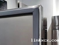 厨房设备生产厂家教你清洗冰柜门封条的方法